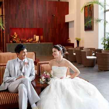 The Palm Garden(ザ・パームガーデン)<エルフラットグループ> 待合空間はまるでリゾートホテル