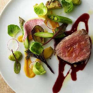 The Palm Garden(ザ・パームガーデン)<エルフラットグループ> オープンキッチンからは出来たてが運ばれる