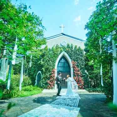 南青山サンタキアラ教会 都心とは思えない静けさと緑に満ちた空間
