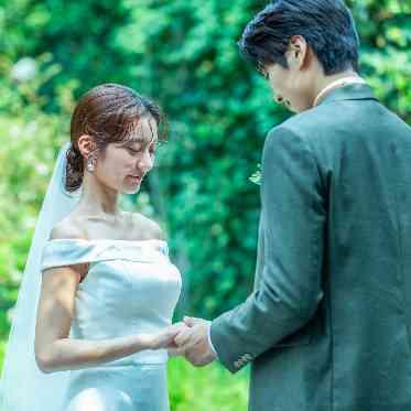 南青山サンタキアラ教会 都会の喧騒を忘れる、非日常のナチュラルステージ