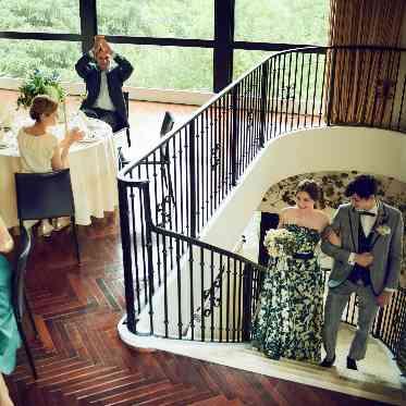 南青山サンタキアラ教会 階段からの入場もおすすめ