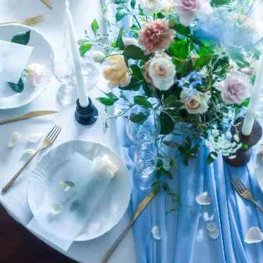 南青山サンタキアラ教会 上品なブルー×ホワイトの爽やかコーディネート