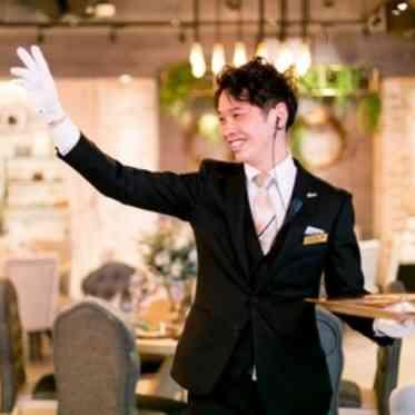 南青山サンタキアラ教会/エスクリウェディング パーティ会場を統括するキャプテンはチーム連携でパーティを盛り上げます。