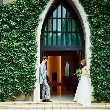 南青山サンタキアラ教会 緑におおわれた教会の外観も絵になるフォトスポット