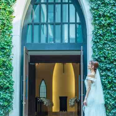 南青山サンタキアラ教会/エスクリウェディング 南青山の中心に、静寂と光があふれるウエディングステージ