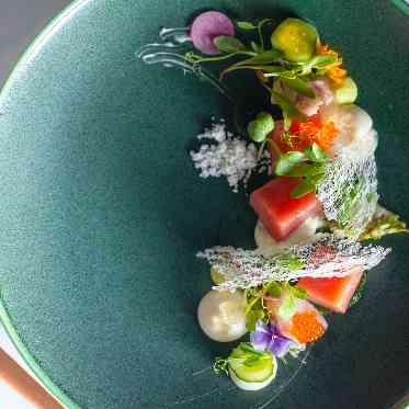 南青山サンタキアラ教会 日本人に親しみやすい味がアクセント。見た目も楽しめる料理はゲストの心を動かす