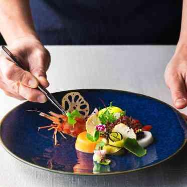 南青山サンタキアラ教会 繊細な盛り付けにこだわった職人の一品