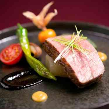 南青山サンタキアラ教会 和⽜と出汁⼤根の味噌添え