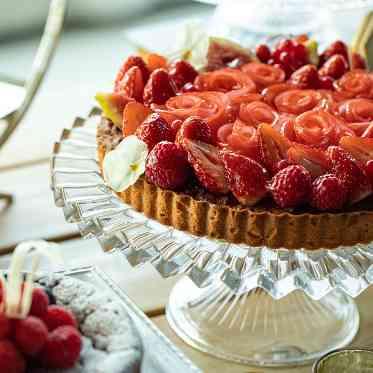 南青山サンタキアラ教会 季節のフルーツをふんだんに使用したタルトはデザートの中でも人気が高い