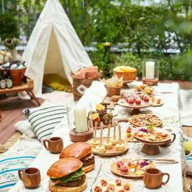 南青山サンタキアラ教会 グランピング風のテーマならミニバーガーを用意してユニークさをとりいれて