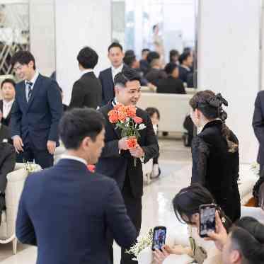 ゲスト参加型のダーズンローズセレモニーを。ゲストの想いも詰まった特別なブーケに。