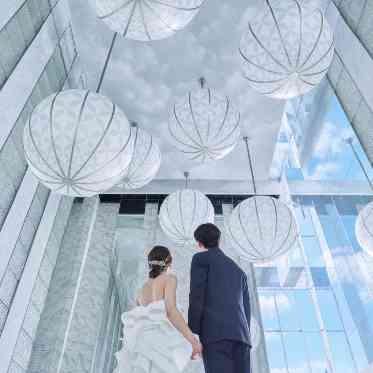 ノートルダム大阪ONE/FIVESTAR WEDDING 気球のオブジェが幸せな旅立ちを祝福