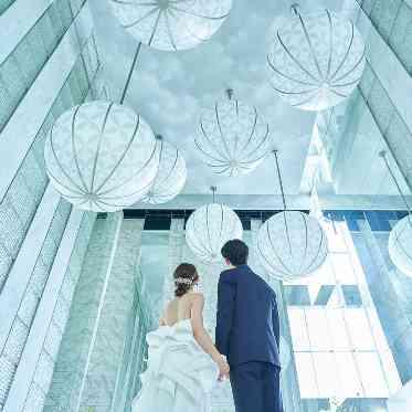 ノートルダム大阪ONE/FIVESTAR WEDDING 気球のオブジェが幸せな旅立ちを祝福