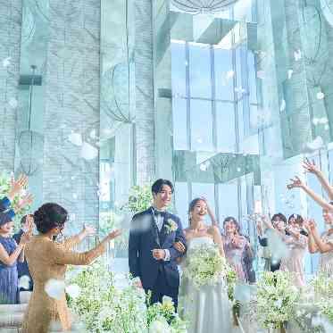 ノートルダム大阪ONE/FIVESTAR WEDDING 開放的なチャペルでゲストの祝福に包まれる幸せな瞬間