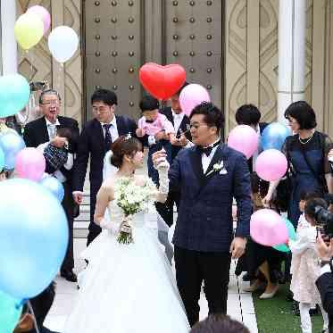 ノートルダム大阪ONE/FIVESTAR WEDDING 大人気のバルーンリリース！空が広がるスカイガーデンだからこそ写真映えも◎
