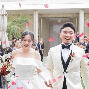 ノートルダム大阪ONE/FIVESTAR WEDDING フラワーシャワーの色で写真映えもガラッと印象が変わります！