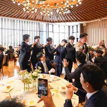 ノートルダム大阪ONE/FIVESTAR WEDDING デザイン性が高く、より開放的で華やかなパーティー会場。