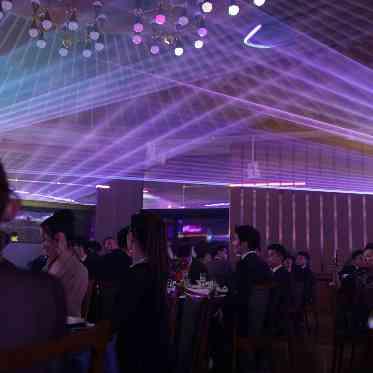 ノートルダム大阪ONE/FIVESTAR WEDDING 全会場で可能な大人気のレーザー演出!まるでライブ会場☆