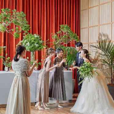 ノートルダム大阪ONE/FIVESTAR WEDDING ワンフロア貸切だから、ホワイエを使ってゲストと楽しむことも可能
