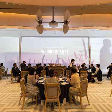 ノートルダム大阪ONE/FIVESTAR WEDDING 巨大スクリーンで映画館のような雰囲気を☆全会場に設置しています！