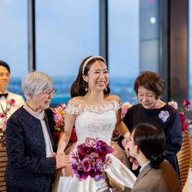 会場装花は印象を大きく変えてくれます!可愛すぎが苦手な方も大丈夫!