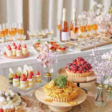 ノートルダム大阪ONE/FIVESTAR WEDDING スイーツブッフェなど、おふたりこだわりの演出も叶います