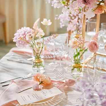 白がベースの会場なので、どんなコーディネートも似合う