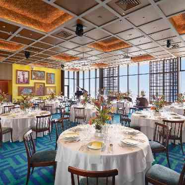 ノートルダム大阪ONE/FIVESTAR WEDDING アートな空間は、数々の受賞歴を持つ新進のデザイナーによるもの