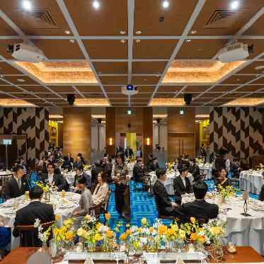 ノートルダム大阪ONE/FIVESTAR WEDDING イエロー系の装花コーディネートは特に人気です！