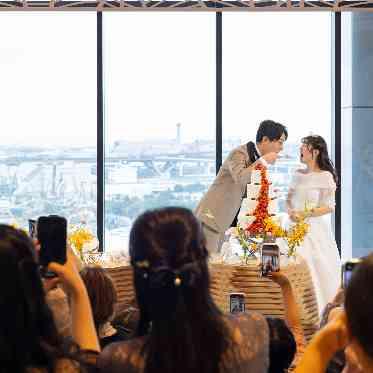 ノートルダム大阪ONE/FIVESTAR WEDDING パノラマの景色を背景に絵になる演出を