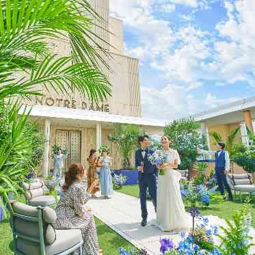 ベイエリアを一望できるプライベートガーデンが寛ぎのひとときを演出します