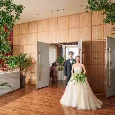 ノートルダム大阪ONE/FIVESTAR WEDDING フロア貸切だから、エレベーターを降りた瞬間から広がるプライベート空間