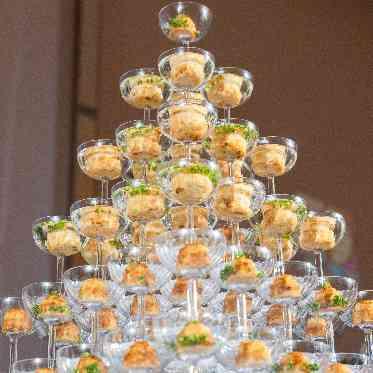 シャンパワーならぬたこ焼き(明石焼き)タワー!この後は出汁を注いで完成!