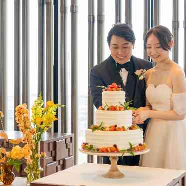 シャッターチャンスのケーキ入刀。おふたりのお好みは?