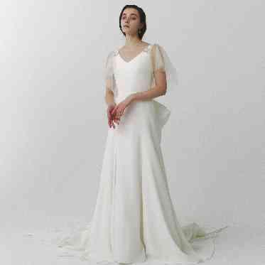 シンプルだからこそ細部までこだわりのある一着