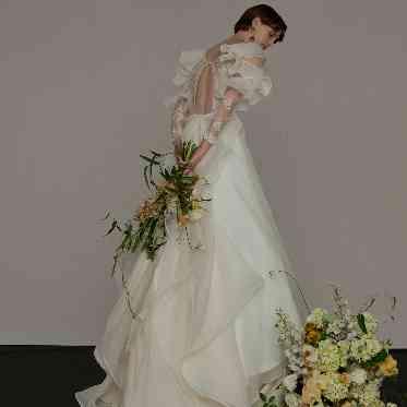 華やかでこだわったバックスタイル