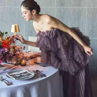 個性的なデザイン×シックな色味でおしゃれ花嫁に