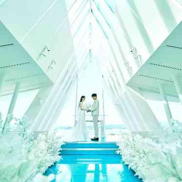 白で統一された装花