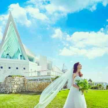 チャペル前のガーデンにはフォトスポットがたくさん