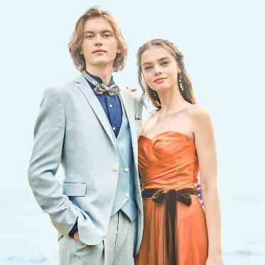 古宇利島 空と海のウェディング / ワタベウェディング リゾートウェディングのための理想的な衣裳