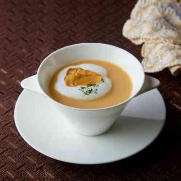 松茸の香りが口いっぱいに広がる贅沢スープ