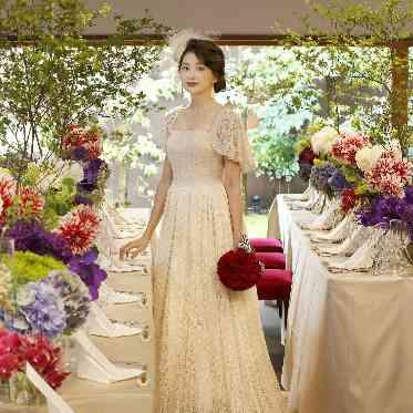 萬屋本店－KAMAKURA　HASE　est1806－ 少人数でのご結婚式では、ゲストとの距離がぐっと近づく流しテーブルスタイルも。