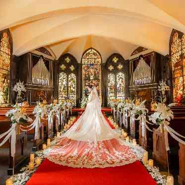 セント・ラファエロチャペル御堂筋~アンジェルミエール~ 花嫁を美しく魅せる、細部までこだわったチャペル