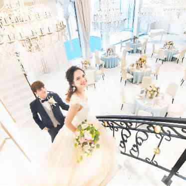 セント・ラファエロチャペル御堂筋~アンジェルミエール~ シャンデリア煌めく白亜空間