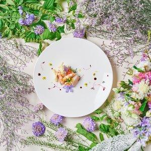 見た目でもワクワクや感動を与えたい、シェフのこだわりの盛り付けにも注目です。