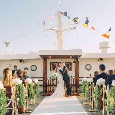 シンフォニークルーズウェディング 船上での教会式も素敵です!