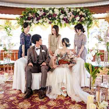 シンフォニークルーズウェディング クラシカルな会場にはコーディネートも映える!