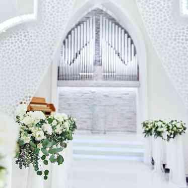 ステラ・デル・アンジェロ バージンロード装花はナチュラルorプリティ選べる