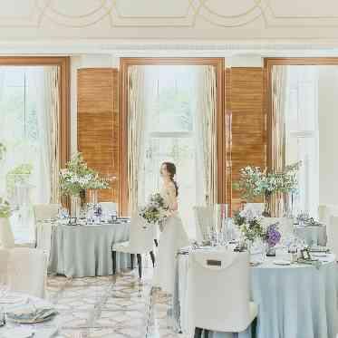 ステラ・デル・アンジェロ ナチュラルで明るい雰囲気を演出 1階メインバンケットは専用ガーデンも併設