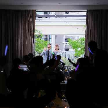 サプライズ感たっぷりのテラス入場演出